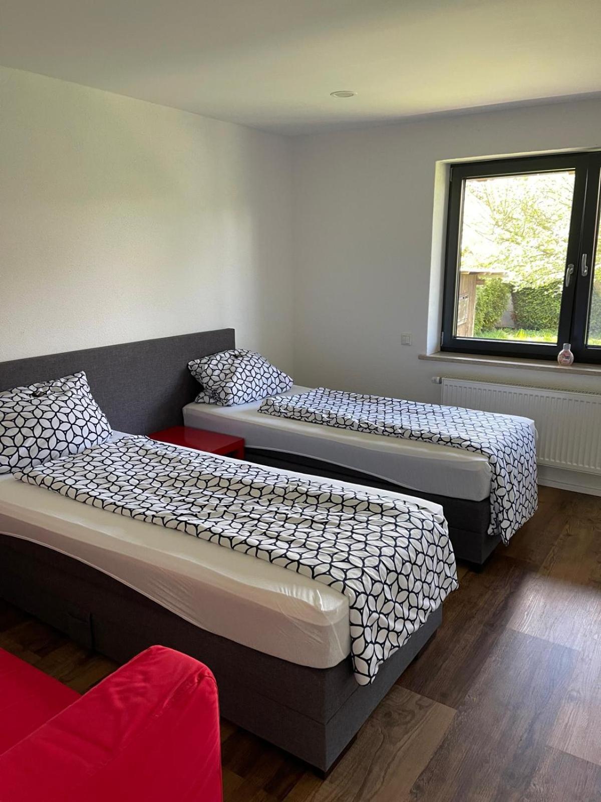 Bungalow In Ruhiger Siedlung Mit Stellplatz Landshut Exterior foto